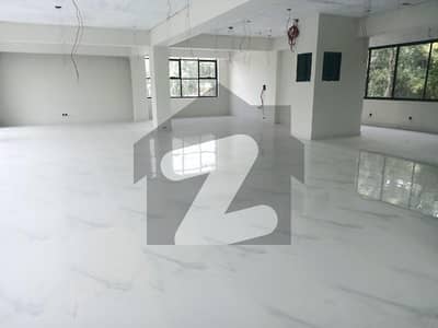 اسلام آباد ایکسپریس وے اسلام آباد میں 4 کنال Studio عمارت 11.0 لاکھ میں کرایہ پر دستیاب ہے۔