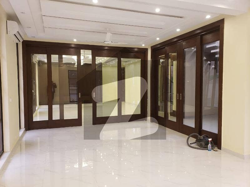 3 Kanal Commercial House Is Available For Rent 3 Kanal Commercial House Is Available For Rent