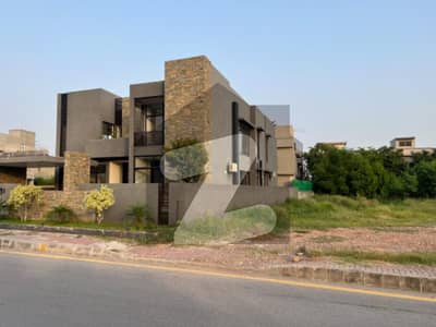 بحریہ ٹاؤن فیز 3 بحریہ ٹاؤن راولپنڈی,راولپنڈی میں 5 کمروں کا 1 کنال مکان 7.0 کروڑ میں برائے فروخت۔
