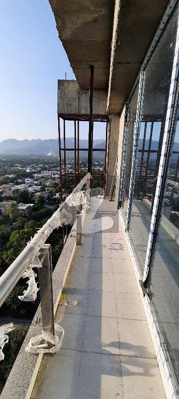 Prime Location 3600 Sqft Brand New Floor 4 Rent