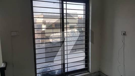 عسکری 14 راولپنڈی میں 5 کمروں کا 10 مرلہ مکان 5.75 کروڑ میں برائے فروخت۔