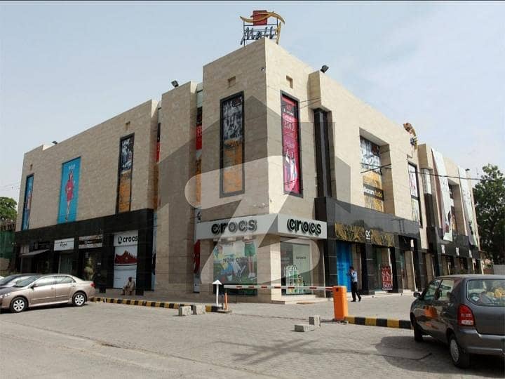 7 KANAL 3 MARLA CORNER COMMERCIAL BUILDING AVAILABLE FOR SALE at THE PRIME LOCATION OF GULBERG MAIN BOULEVARD (RENTAL WORTH 1 CRORE 61 LAC)