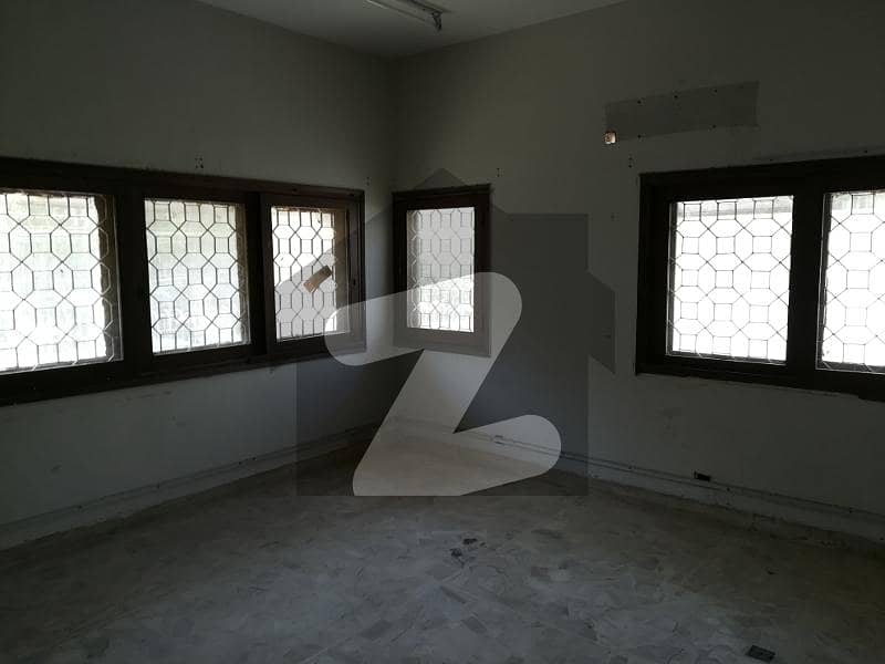 1000 Yards Bungalow Available At Main Shaheed-E-Millat For Commercial Purpose.