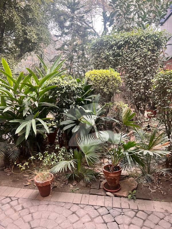 4 Kanal Office Available For Sale