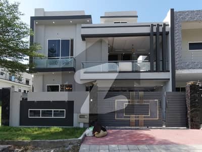 بحریہ ٹاؤن فیز 8 بحریہ ٹاؤن راولپنڈی,راولپنڈی میں 5 کمروں کا 10 مرلہ مکان 3.5 کروڑ میں برائے فروخت۔ بحریہ ٹاؤن فیز 8 بحریہ ٹاؤن راولپنڈی,راولپنڈی میں 5 کمروں کا 10 مرلہ مکان 3.5 کروڑ میں برائے فروخت۔