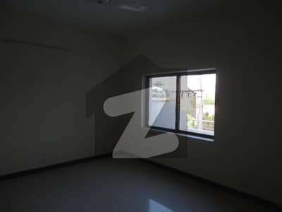 عسکری 13 راولپنڈی میں 4 کمروں کا 10 مرلہ مکان 1.65 لاکھ میں کرایہ پر دستیاب ہے۔