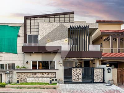بحریہ ٹاؤن فیز 3 بحریہ ٹاؤن راولپنڈی,راولپنڈی میں 5 کمروں کا 10 مرلہ مکان 5.5 کروڑ میں برائے فروخت۔ بحریہ ٹاؤن فیز 3 بحریہ ٹاؤن راولپنڈی,راولپنڈی میں 5 کمروں کا 10 مرلہ مکان 5.5 کروڑ میں برائے فروخت۔