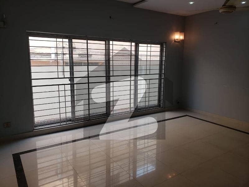 1 Kanal Commercial House Is Available For Rent