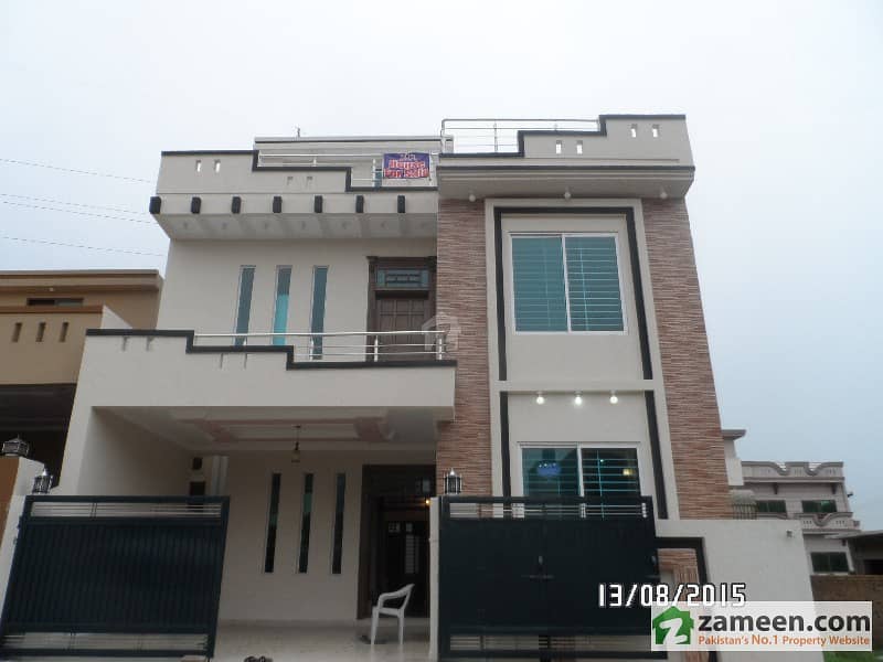 Corner 7 Marla Double Unit 5 Bed Room House For Sale In CBR Town Phase 1