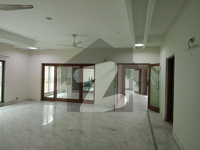 1 Kanal Commercial House Is Available For Rent 1 Kanal Commercial House Is Available For Rent