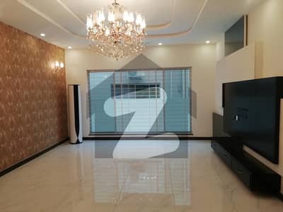 ڈی ایچ اے فیز 4 ڈیفنس (ڈی ایچ اے),لاہور میں 5 کمروں کا 1 کنال مکان 7.25 کروڑ میں برائے فروخت۔
