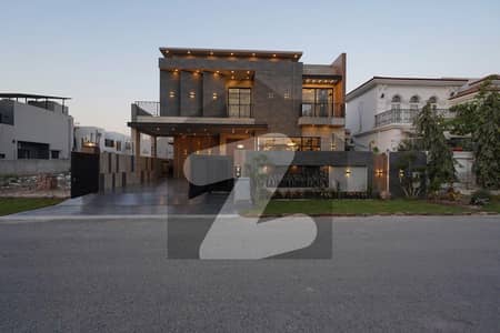 ڈی ایچ اے فیز 7 - بلاک ایس فیز 7,ڈیفنس (ڈی ایچ اے),لاہور میں 5 کمروں کا 1 کنال مکان 7.35 کروڑ میں برائے فروخت۔