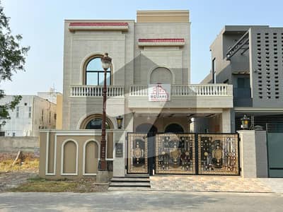 لیک سٹی رائیونڈ روڈ,لاہور میں 5 کمروں کا 10 مرلہ مکان 4.9 کروڑ میں برائے فروخت۔