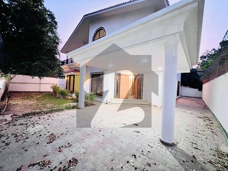 Prime Location Beautiful Lawn House Available For Rent In G-6.