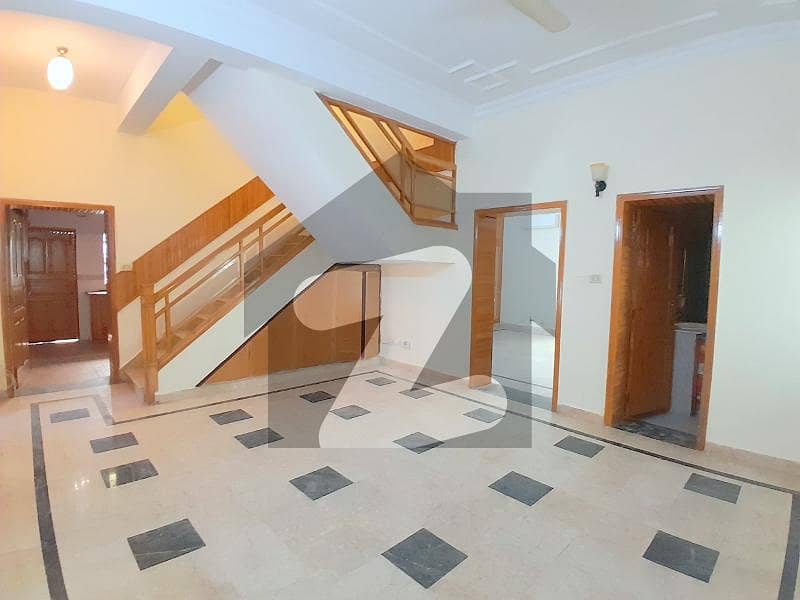 Margalla Hills View 5 Bed Like New House With Green Lawn In F-7 For Rent Margalla Hills View 5 Bed Like New House With Green Lawn In F-7 For Rent
