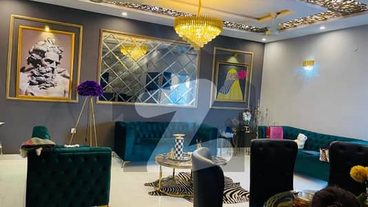 ڈی ایچ اے فیز 7 ڈیفنس (ڈی ایچ اے),لاہور میں 5 کمروں کا 10 مرلہ مکان 4.05 کروڑ میں برائے فروخت۔