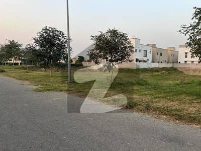 1 Kanal Pair Plot 70 Feet Road Near Majid And Park For Sale In T Block DHA Phase 8