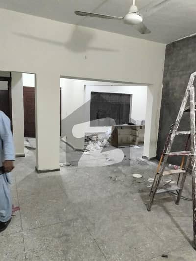 ماڈل ٹاؤن لاہور میں 6 کمروں کا 1 کنال مکان 2.25 لاکھ میں کرایہ پر دستیاب ہے۔