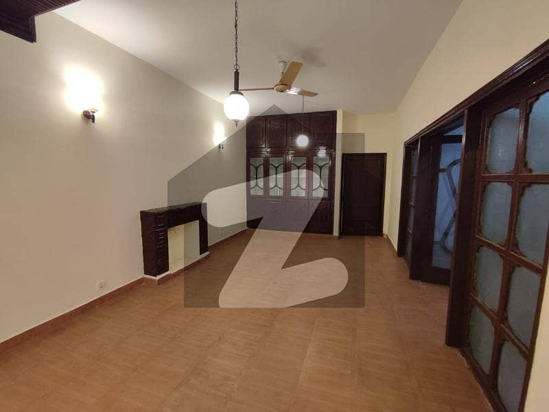 ایف ۔ 7 اسلام آباد میں 4 کمروں کا 1 کنال مکان 33.0 کروڑ میں برائے فروخت۔