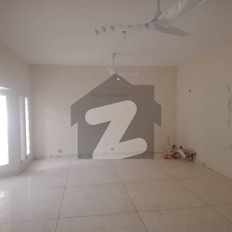 1000sq Yards Bungalow Available For Commercial Use 1000sq Yards Bungalow Available For Commercial Use