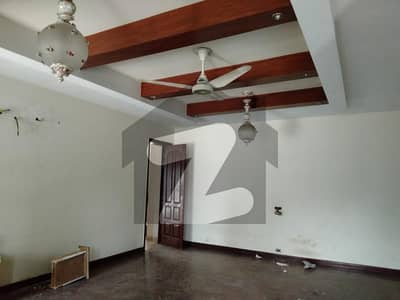 2 Kanal House On 120 ft Road Very Ideal Location In DHA Phase 1-E