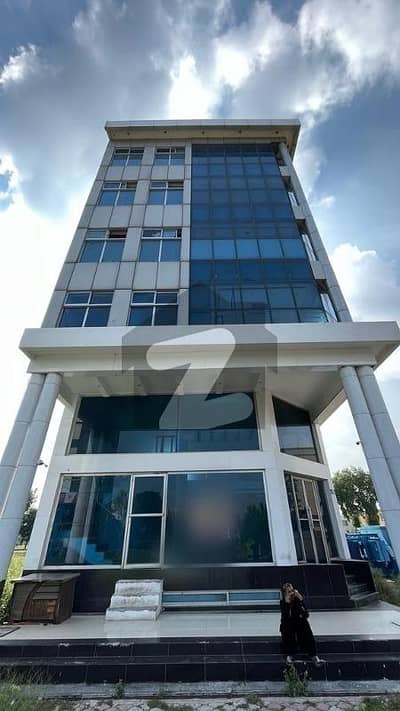 4 MARLA CORNER BUILDING AVAILABLE FOR RENT IN PHASE 8