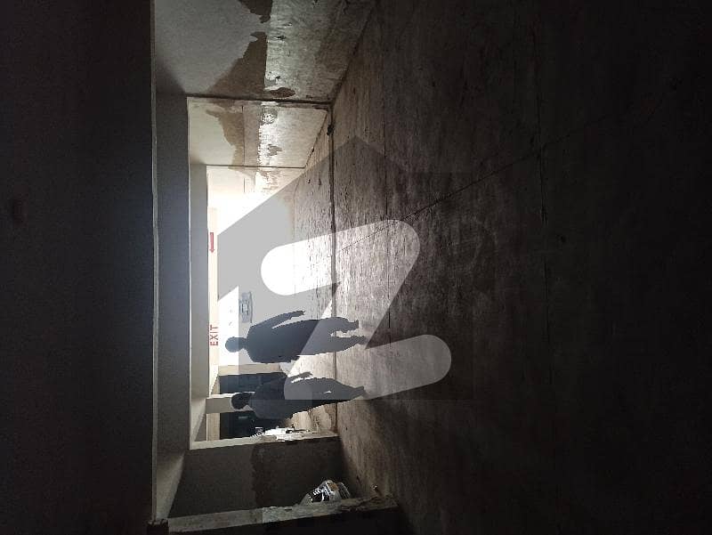 Neat Lavish Luxurious West Open 1st Floor Flat With All Utilities And