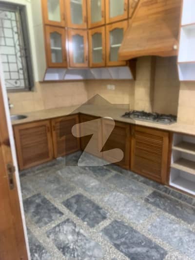 ای ۔ 11/1 ای ۔ 11,اسلام آباد میں 2 کمروں کا 6 مرلہ بالائی پورشن 70.0 ہزار میں کرایہ پر دستیاب ہے۔
