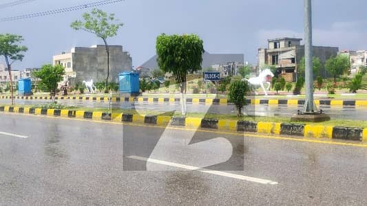 Good Location Plot Near To  Market  Masijad Park School