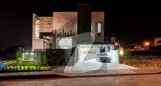 Bahria Town Phase 8, 1.5 Kanal Furnished Designer A Plus Construction