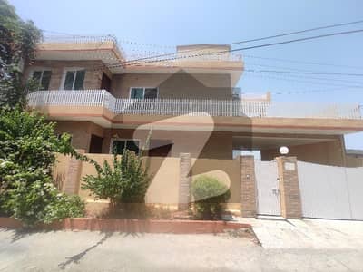ڈیفنس روڈ راولپنڈی میں 6 کمروں کا 10 مرلہ مکان 3.0 کروڑ میں برائے فروخت۔