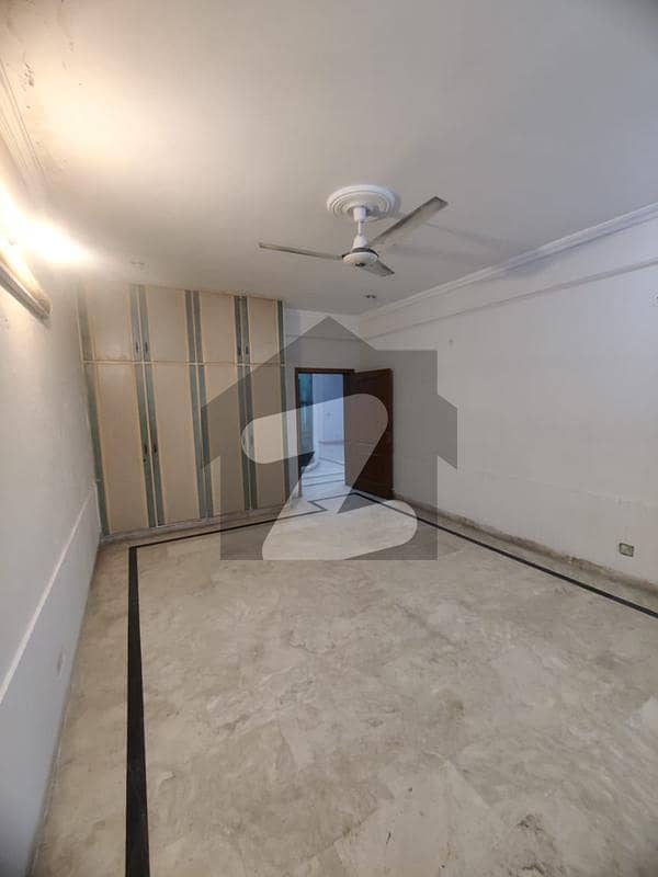 1 Kanal Upper Portion Available For Rent 1 Kanal Upper Portion Available For Rent