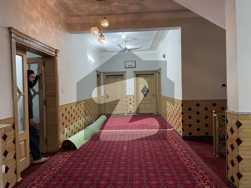 حیات آباد فیز 6 - ایف1 حیات آباد فیز 6,حیات آباد,پشاور میں 10 کمروں کا 1 کنال مکان 12.5 کروڑ میں برائے فروخت۔