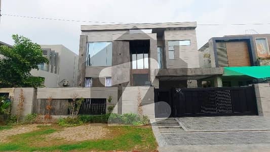 Contemporary One Kanal House With Double Kitchen And TV Lounge In Estate Life (Block B)