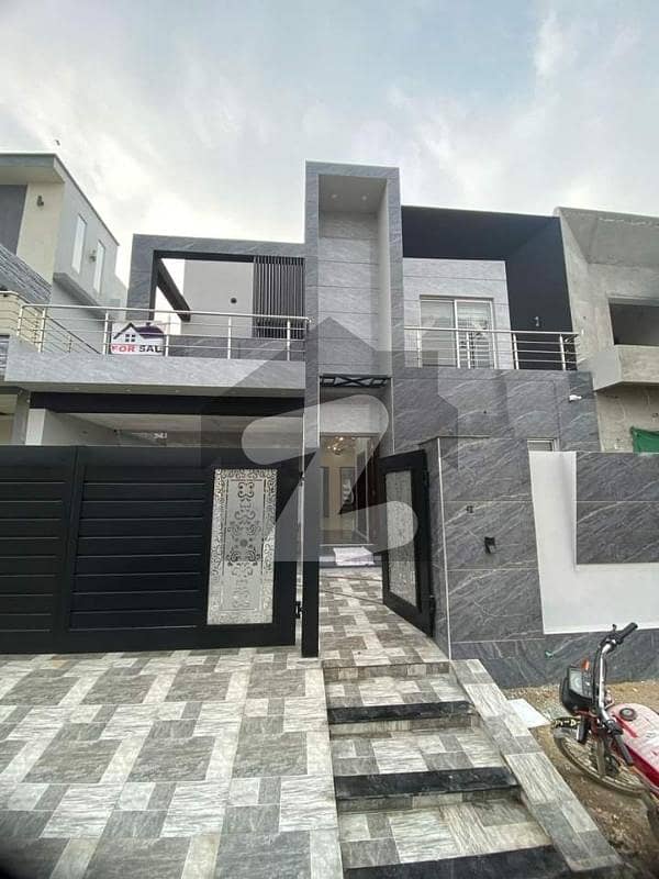 On Excellent Location 10 Marla House For sale In Central Park - Block F