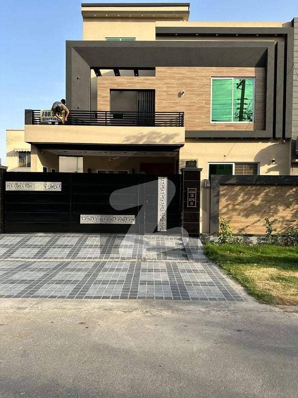 On Excellent Location 10 Marla House available for sale in Central Park - Block G, Lahore On Excellent Location 10 Marla House available for sale in Central Park - Block G, Lahore