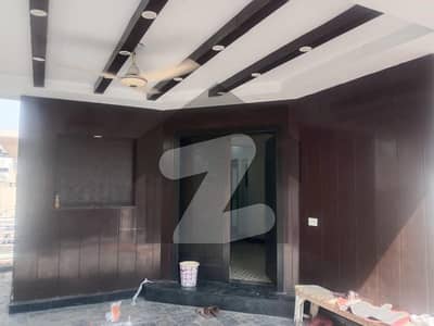 ڈی ایچ اے فیز 5 ڈیفنس (ڈی ایچ اے),لاہور میں 4 کمروں کا 10 مرلہ مکان 1.8 لاکھ میں کرایہ پر دستیاب ہے۔