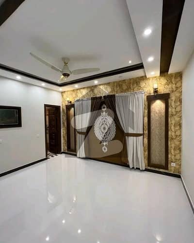 10 Marla Luxury House Available For Rent