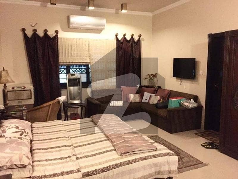 Luxurious 500 Yards Bunglow For Rent