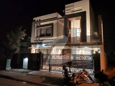 11 Marla Beautiful House For Rent In Johar Block Bahria Town Lahore