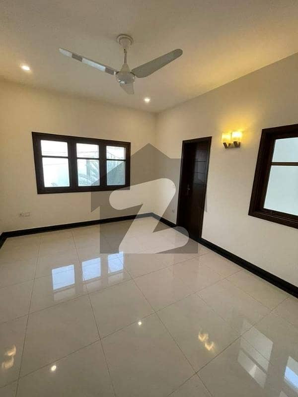 House 100 Yards , 4 Bedrooms 3 Year Old With Fu Basement House 100 Yards , 4 Bedrooms 3 Year Old With Fu Basement