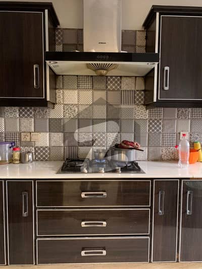 ڈی ایچ اے فیز 5 - بلاک ایل فیز 5,ڈیفنس (ڈی ایچ اے),لاہور میں 5 کمروں کا 1 کنال مکان 8.6 کروڑ میں برائے فروخت۔