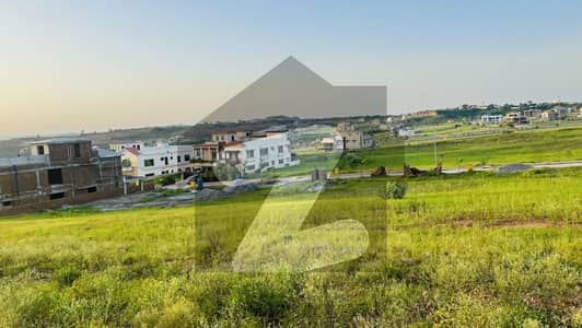 بحریہ ٹاؤن فیز 8 ۔ بلاک پی بحریہ ٹاؤن فیز 8,بحریہ ٹاؤن راولپنڈی,راولپنڈی میں 2 کنال رہائشی پلاٹ 3.7 کروڑ میں برائے فروخت۔