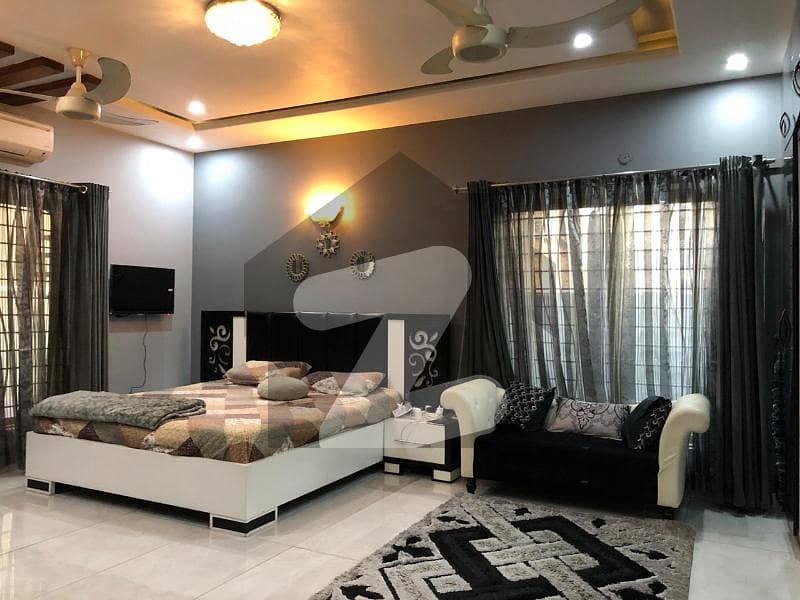 ONE KANAL OUTSTANDING LOCATION HOUSE AVAILABLE FOR SALE