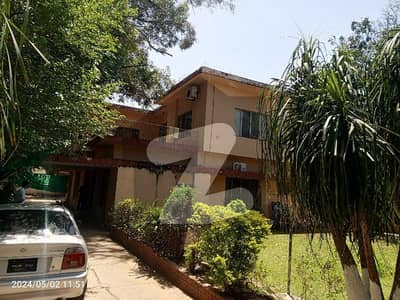 2 Kanal House For Sale Location G-6/4 Old Construction 12 Marla Extra Land 3 Side Open