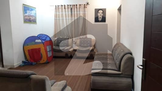 سیٹیلائیٹ ٹاؤن - بلاک ڈی سیٹیلائیٹ ٹاؤن,راولپنڈی میں 6 کمروں کا 8 مرلہ مکان 7.0 کروڑ میں برائے فروخت۔