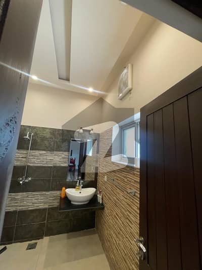 10 Marla Full House For Rent Facing Park Hot Location