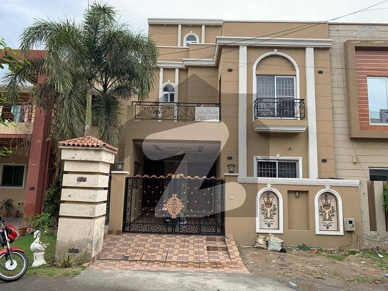 5 Marla House Ideally Situated In Khayaban-E-Amin
