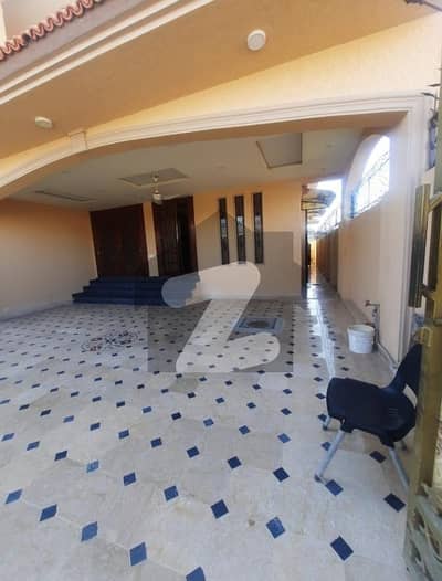 بحریہ ٹاؤن فیز 8 - بلاک اے1 بحریہ ٹاؤن فیز 8,بحریہ ٹاؤن راولپنڈی,راولپنڈی میں 9 کمروں کا 1 کنال مکان 7.0 کروڑ میں برائے فروخت۔