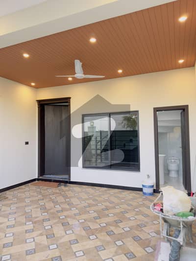 جی ۔ 16/4 جی ۔ 16,اسلام آباد میں 5 کمروں کا 8 مرلہ مکان 3.6 کروڑ میں برائے فروخت۔